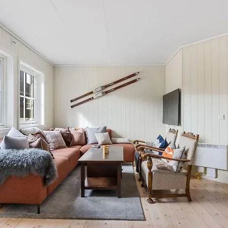 Дом отдыха Trysil Ski-In, Ski-Out Apartment, Sauna, Sleeps 6 Maelem